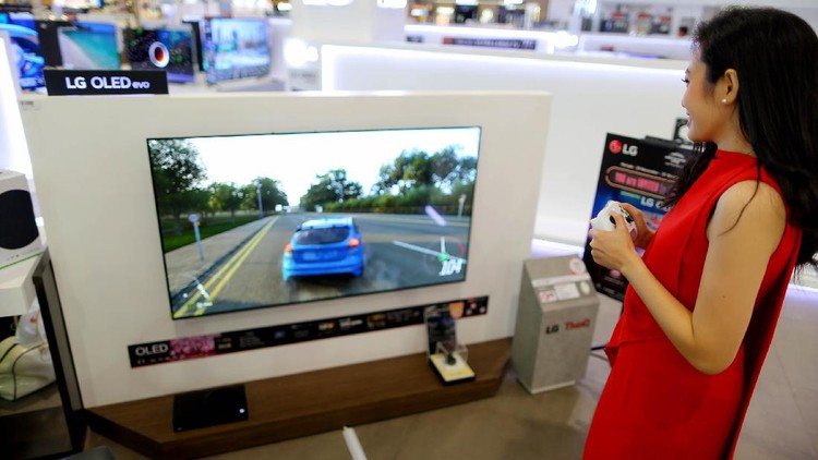 Asyiknya Maen Game di TV OLED dari LG PT LG Electronics Indonesia (LG) semakin gencar memperluas pemasaran TV OLED dengan menjangkau segmen untuk kebutuhan gaming.