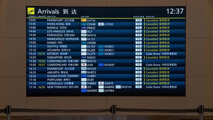 Bandara Haneda Sepi Usai Warga Asing Dilarang Masuk Jepang Jepang larang warga negara asing masuk ke wilayahnya gegara varian Omicron yang bikin geger dunia. Imbas larangan itu, aktivitas di Bandara Haneda tampak sepi.