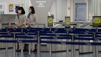 Kasus pertama varian Omicron ini terdeteksi dari seorang diplomat asal Namibia yang baru tiba di Jepang. 