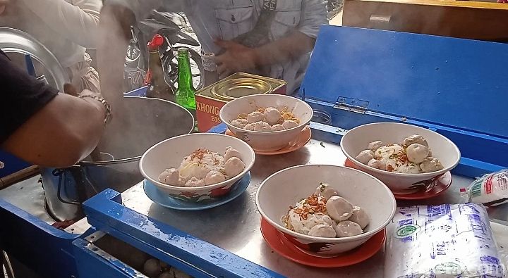 Baso Bening Villa Duta: Kenikmatan Bakso Yamin Tanpa Kuah yang Jadi Favorit YouTuber