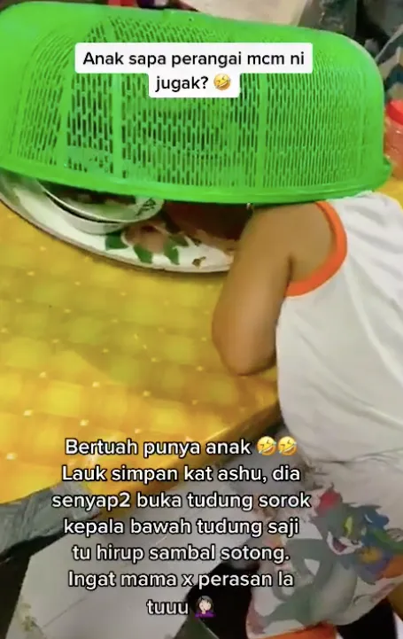 Bikin Ngakak! Demi Bisa Curi Makanan, Bocah Ini Ngumpet di Tudung Saji