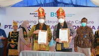 PT Bank Syariah Indonesia Tbk (BSI) meluncurkan penggunaan mesin Electronic Data Capture (EDC) dan QRIS bekerja sama dengan PT Kimia Farma Apotek (KFA), anak usaha PT Kimia Farma Tbk.