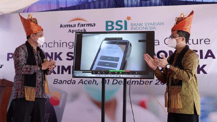 Bank Syariah Indonesia bekerja sama dengan Kimia Farma Apotek. Mereka meluncurkan EDC Syariah dan QRIS Syariah untuk konsumen Kimia Farma Apotek.