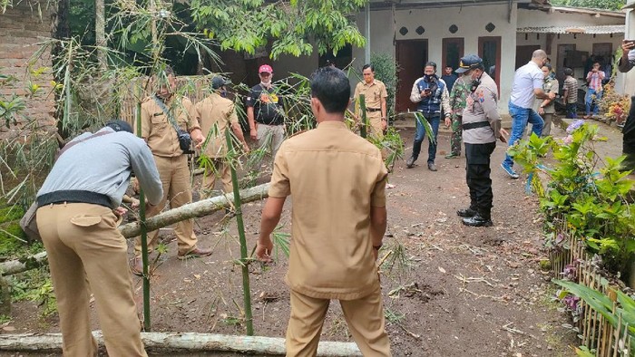 cakades blokir jalan karena kalah pilkades