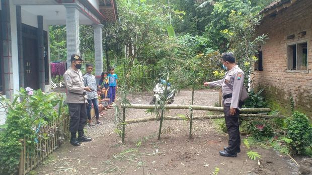 cakades blokir jalan karena kalah pilkades