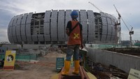 Suasana pembangunan Jakarta International Stadium di Jakarta, Selasa (30/11/2021).