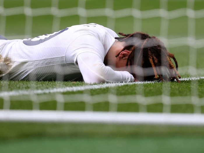 LONDON, ENGLAND - AUGUST 08: Dele Alli of Tottenham Hotspur reacts after he misses a chance during the Pre-season friendly between Tottenham Hotspur and Arsenal at Tottenham Hotspur Stadium on August 08, 2021 in London, England. (Photo by Catherine Ivill/Getty Images)