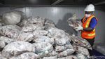 Di Sini, Hasil Laut Para Nelayan Papua Disimpan Sebelum Dipasarkan