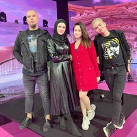 Biasa dipanggil dengan sebutan tante, kini Mulan Jameela dipanggil oleh Dul dengan sebutan mami. Hal itu terungkap dari video unggahan YouTube di channel MAIA ALELDUL TV yang bertajuk Ungkapan Hati Azriel Hermansyah Setelah 13 Tahun, Ungkap Hal Tak Terduga Kepada Dul Jaelani. Foto: Instagram