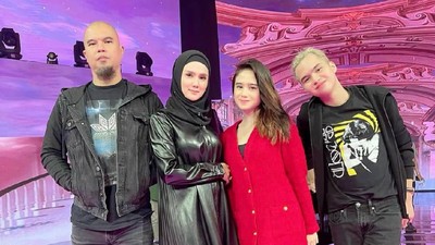 7 Foto Kebersamaan Mulan Jameela Bareng Dul Jaelani, Kini Dipanggil Mami