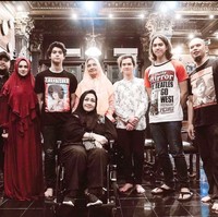 Dul sendiri mengatakan bahwa jika sebelumnya dirinya selalu memanggil Mulan dengan sebutan tante, maka saat ini Dul mulai mencoba memanggil Mulan dengan sebutan mami. Pada akhirnya kayak gue aja sekarang, gue berani, mulai memberanikan manggil tante Mulan mami, terang Dul. Foto: Instagram