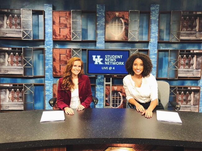 Ia lulus dari Universitas Kentucky dari jurusan jurnalisme penyiaran karena itu ia memilih menjadi reporter berita. Elle Smith bekerja untuk WHAS-TV yang sering ditugaskan untuk meliput wilayah Indiana Selatan. Foto: Instagram elle_to_the_no