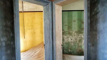 Bangunan yang terabaikan. Foto: reddit.com/r/LiminalSpace