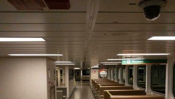 Restoran tidak ada pengunjung dan digaris polisi. Bukti ada tindak kejahatan di sini. Foto: reddit.com/r/LiminalSpace