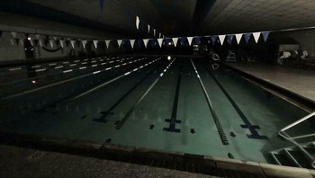 Kolam renang ketika dimatikan lampunya. Foto: reddit.com/r/LiminalSpace
