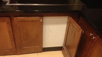 Lalu apa fungsinya ada lemari kabinet ini. Foto: Boredpanda