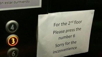 Entah kenapa nomor lift-nya dari 1 langsung loncat ke 6. Jadi kalau mau ke lantai 2, tekan nomor 6.  Foto: Boredpanda