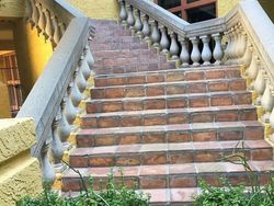 Potret Desain Hotel yang Aneh, Arsiteknya Siapa Sih?