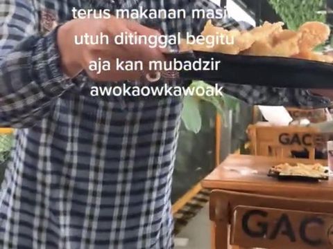 Gegara Ada Pasangan Ribut, Pengunjung Ini Malah Dapat Makanan Gratis