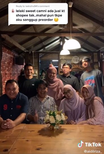 Gelar Tunangan Sederhana Bertempat di Rumah Makan