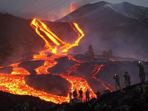 Lava Pijar Kembali Menyembur dari Gunung La Palma Spanyol