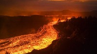 Letusan pertama di pulau yang terletak di ujung barat Kepulauan Canary, Spanyol itu berlangsung pada 19 September. Masih aktif hingga saat ini.