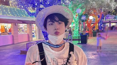 Worldwide Handsome! Jin BTS Seru-seruan di Taman Bermain LA