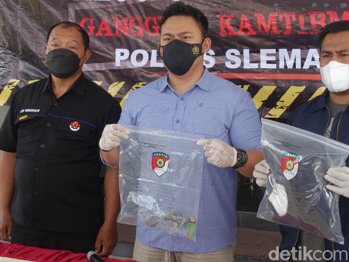Jumpa pers kasus pembakaran kantor PSS Sleman di Polres Sleman, Rabu (1/12/2021).
