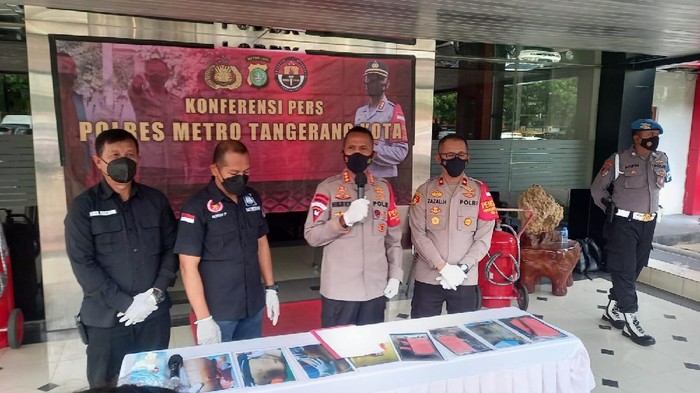 Kapolres Metro Tangerang Kota Kombes Deonijiu De Fatima, saat rilis kasus pelaku penusukan pedagang di Pasar Malabar.