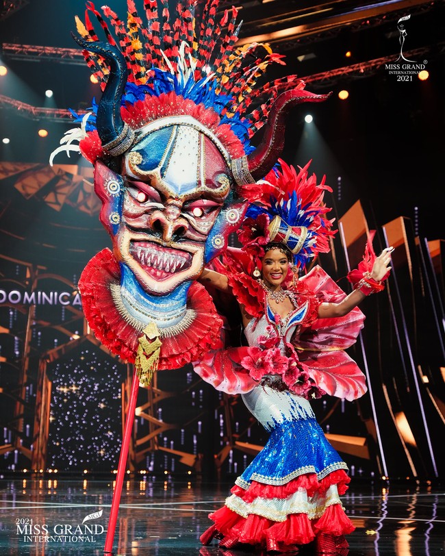 Finalis Miss Grand International 2021 asal Republik Dominika, Stephanie Medina, mengenakan kostum nasional heboh karya desainer Thailand. Menariknya sang desainer sudah tiga kali karyanya menjadi juara kostum nasional terbaik di Miss Grand International. Foto: Dok. Facebook Miss Grand International