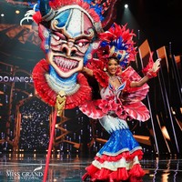 Finalis Miss Grand International 2021 asal Republik Dominika, Stephanie Medina, mengenakan kostum nasional heboh karya desainer Thailand. Menariknya sang desainer sudah tiga kali karyanya menjadi juara kostum nasional terbaik di Miss Grand International. Foto: Dok. Facebook Miss Grand International