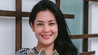 Nggak cuma cantik, tapi Lulu Tobing juga berprestasi. Foto: Instagram