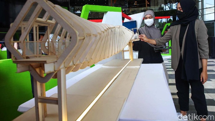 Melihat Festival Diaspora Indonesia 2021 Festival Diaspora Indonesia 2021 di Jakarta, Rabu (1/12/2021). Pameran ini menghadirkan produk ataupun jasa di bidang teknologi, kreativitas, serta seni dan kearifan lokal Indonesia.
