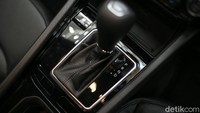 Mesinnya sanggup hasilkan tenaga sekitar 162 daya kuda dan torsi 250 Nm, yang dikombinasikan dengan transmisi otomatis 7 percepatan.