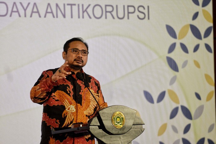 Menteri Agama Yaqut Cholil Qoumas menyampaikan sambutan sekaligus membuka acara webinar di Gedung Kementerian Agama RI, Jalan Thamrin, Jakarta, Rabu (1/12). Kegiatan webinar yang diselenggarakan Inspektorat Jenderal Kemenag tersebut mengangkat tema Komitmen Kementerian Agama Meningkatkan Integritas dan Budaya Anti Korupsi yang digelar secara hybrid dengan tujuan menguatkan pemahaman dan penyebarluasan kesadaran tentang pencegahan korupsi dan pengendalian gratifikasi.