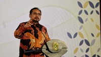 Menteri Agama Yaqut Cholil Qoumas mengingatkan jajarannya untuk menjadi teladan pengamalan nilai AKHLAK. Hal itu dilakukan untuk mencapai core value ASN yang ditetapkan Presiden Joko Widodo.