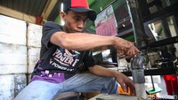 Kementerian Perdagangan memastikan melarang perdagangan minyak goreng curah per 1 Januari 2022.