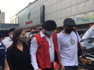 Penampakan Jerinx SID Pakai Baju Tahanan