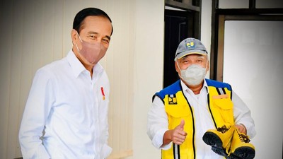 Momen Jokowi Rayu Basuki Beli Sepatu Kuning buat Motoran