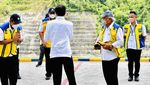 Momen Jokowi Rayu Basuki Beli Sepatu Kuning buat Motoran
