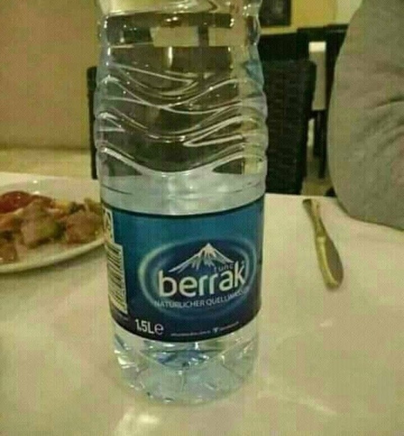 Nyeleneh! 10 Merek Air Mineral Ini Bikin Geleng Kepala hingga Jijik