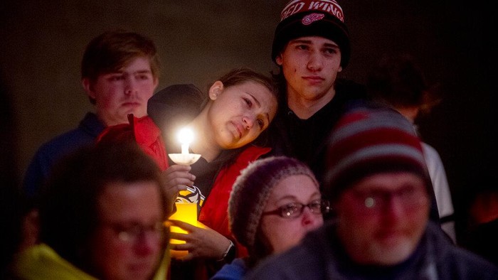 Penembakan maut terjadi di sebuah sekolah di pedesaan Oxford, Michigan, Amerika Serikat. Akibatnya 3 siswa tewas dan 6 lainnya, termasuk seorang guru, terluka. (Jake May/The Flint Journal via AP)