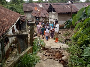 Warga Terdampak Pergerakan Tanah di Lebak Direlokasi Akhir Tahun