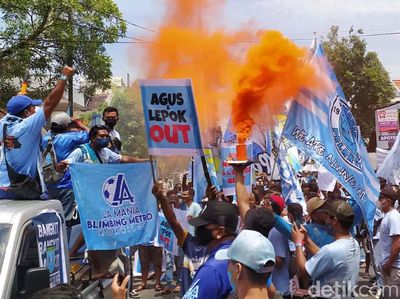 Persela Lamongan Lagi Jeblok di Liga 1, LA Mania Turun ke Jalan