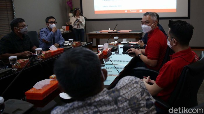 PT. Pos Indonesia bersinergi dengan JD.ID. Kerja sama ini untuk memberikan solusi dalam layanan kurir, logistik dan sistem pembayaran.