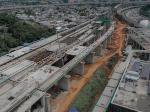 Pilar Kereta Cepat Timpa Eskavator Saat Dibongkar, Operator Dipastikan Selamat