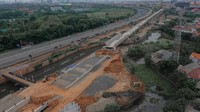 Secara keseluruhan proyek ini sudah mencapai 79 persen dan hingga saat ini kami masih terus melakukan percepatan pembangunan di 236 titik kerja yang tersebar di sepanjang trase Kereta Cepat Jakarta-Bandung.