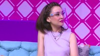 Putri Patricia, yang sudah berusia 41 tahun, kini masih betah sendiri dan merasa menikah bukan jadi prioritas utama. Foto: dok. Brownis Trans TV Official