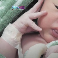 Saat melahirkan anak keduanya, Nagita Slavina memilih proses persalinan dengan metode ERACS di Rumah Sakit Ibu dan Anak (RSIA) Bunda Menteng. Metode persalinan yang dipilih oleh Nagita sendiri masih tergolong baru. Namun jika dibandingkan dengan metode operasi caesar yang biasa, metode ERACS digadang-gadang bisa memberikan proses perawatan dan penyembuhan yang lebih cepat. Foto: YouTube/Rans Entertainment