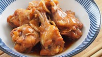 Ayam kecap juga dimasak dengan bumbu Jepang yang sederhana. Rasanya tetap manis gurih, meresap dalam serat dagingnya. Bahan dann cara membuatnya ada di sini! Foto: iStock